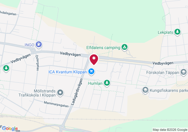 En karta som visar området kring ICA Kvantum Klippan på Vedbyvägen och närliggande platser, inklusive Elfdalens camping, Lekplats, Förskolan Täppan och Kungsgfiskarens park. En röd markör pekar på ICA Kvantum Klippans plats.